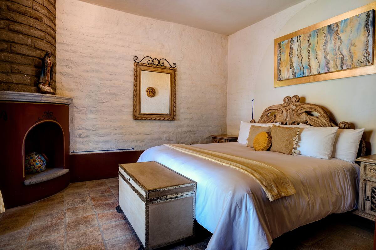 Suite Deluxe, 1 cama de matrimonio grande, terraza, en la zona del jardín | Ropa de cama de alta calidad, minibar, caja fuerte y cortinas opacas