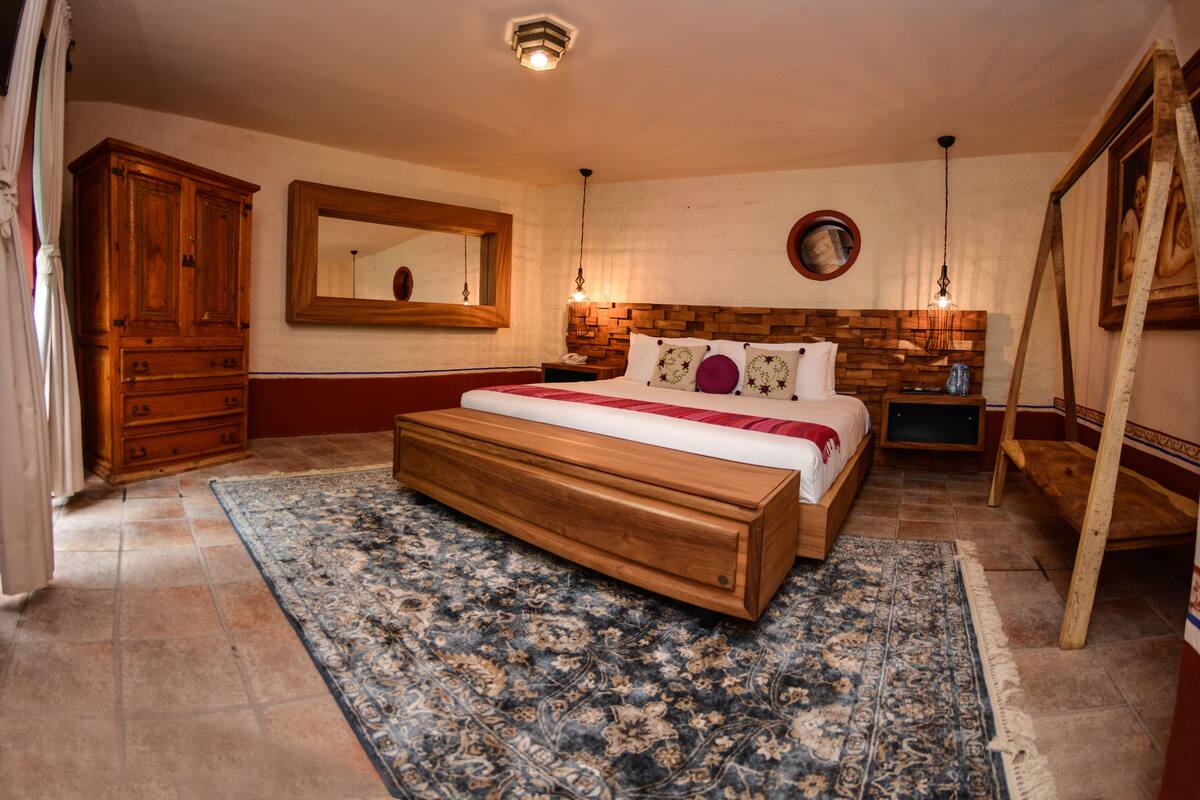 Habitación familiar doble, 2 habitaciones, vistas al jardín | Ropa de cama de alta calidad, minibar, caja fuerte y cortinas opacas