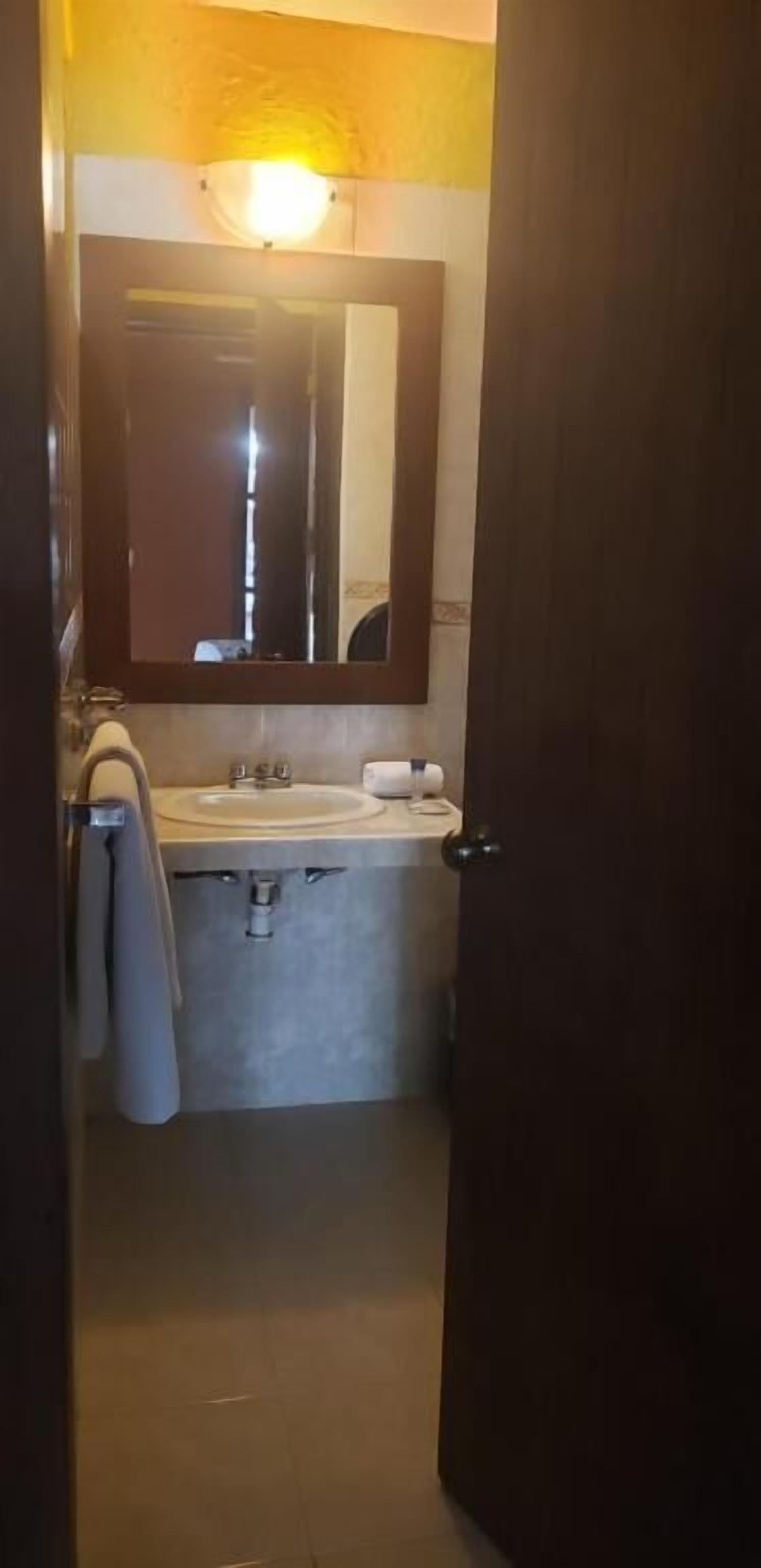 shower, free toiletries, towels