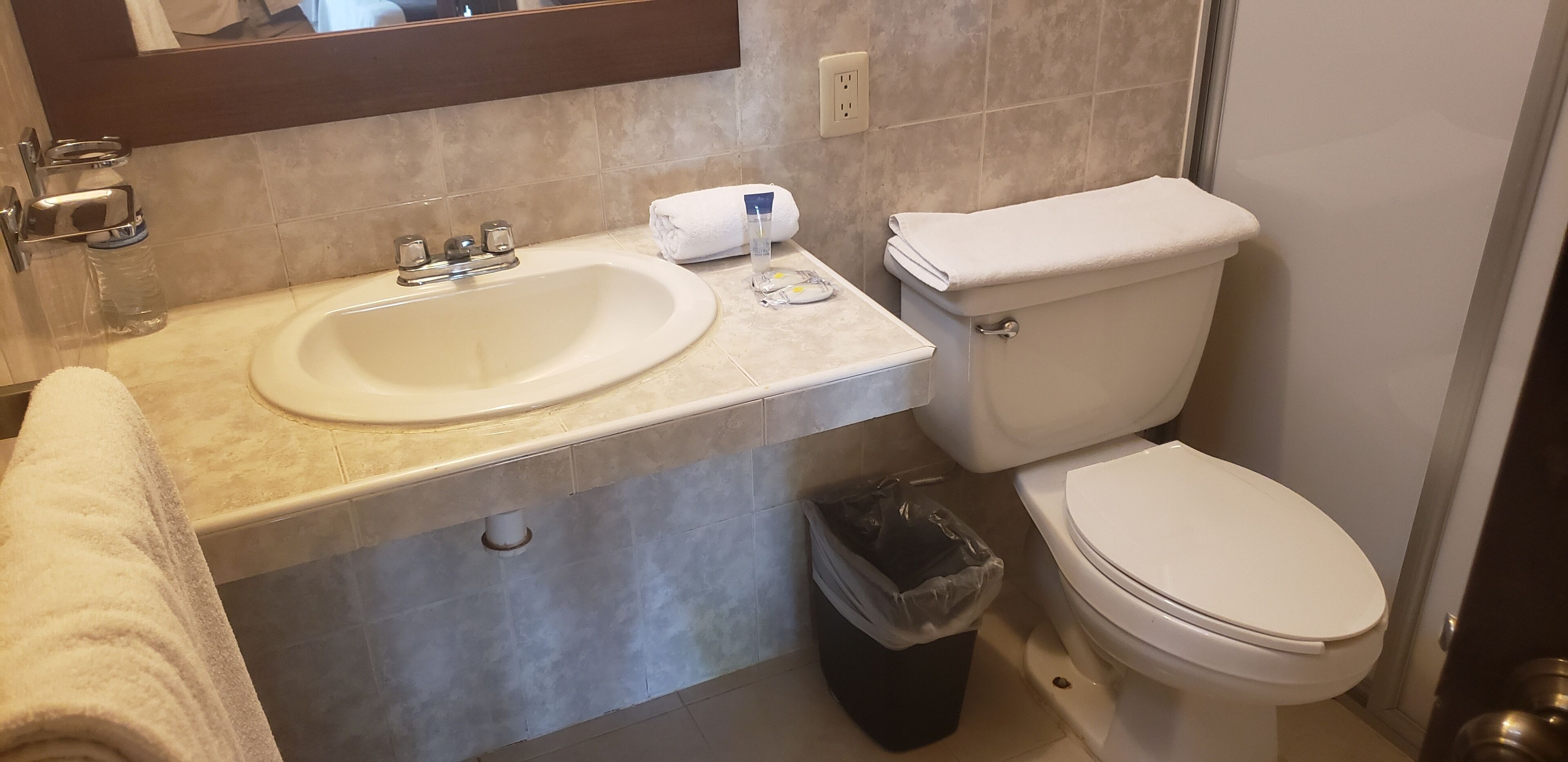 standard room, 2 double beds | bathroom | shower, free toiletries, towels