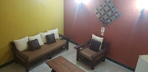 Comfort Suite | Living room | Flat-screen TV