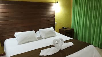 Honeymoon Room | Desk, soundproofing, iron/ironing board, free WiFi
