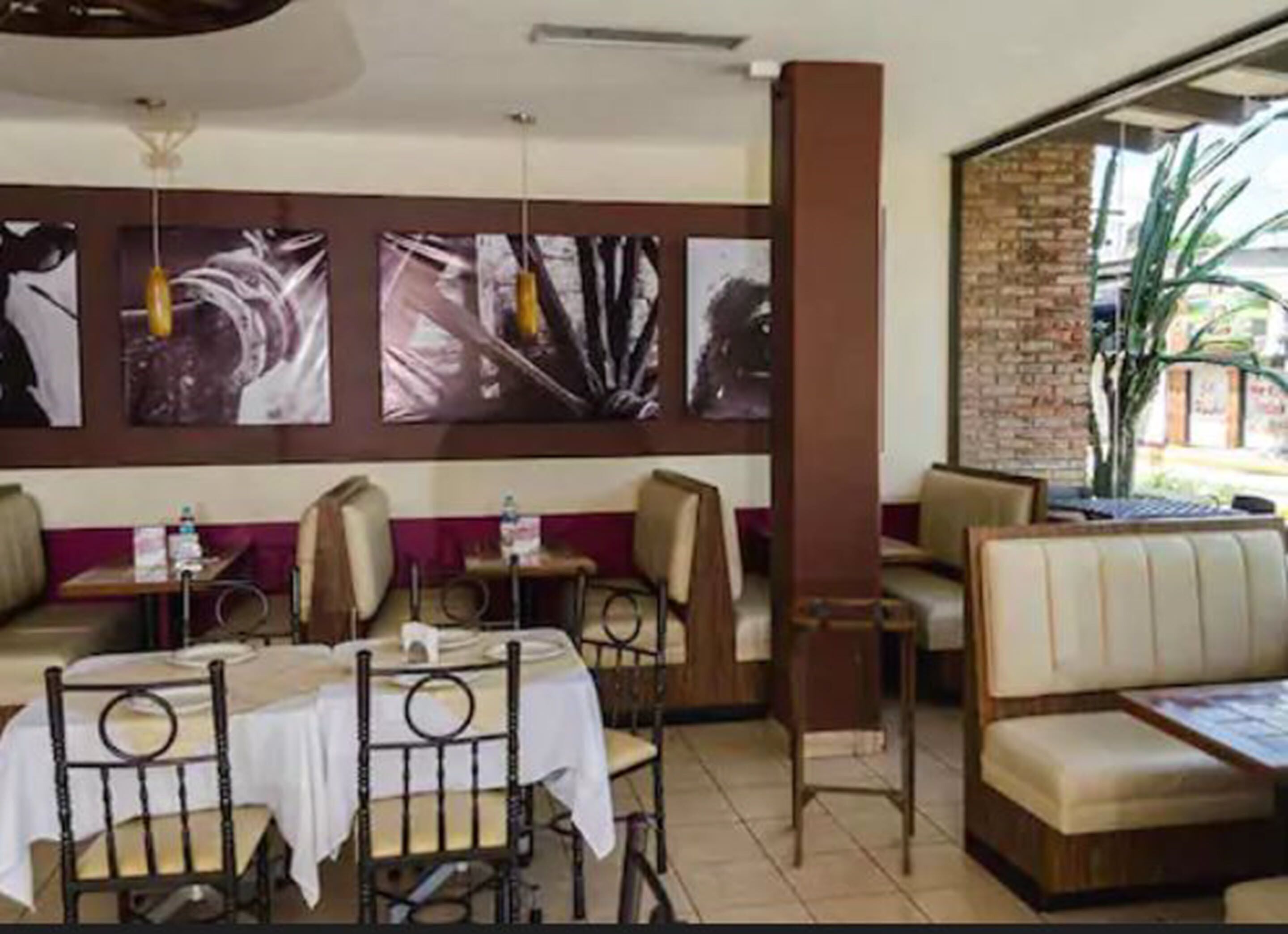 breakfast, lunch and dinner served