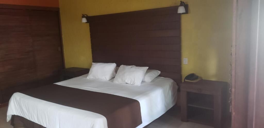 Desk, soundproofing, iron/ironing board, free WiFi