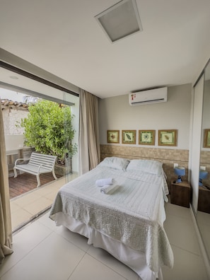 1 bedroom, in-room safe, desk, laptop workspace - Imbassaí Apartments (Mata de São João)