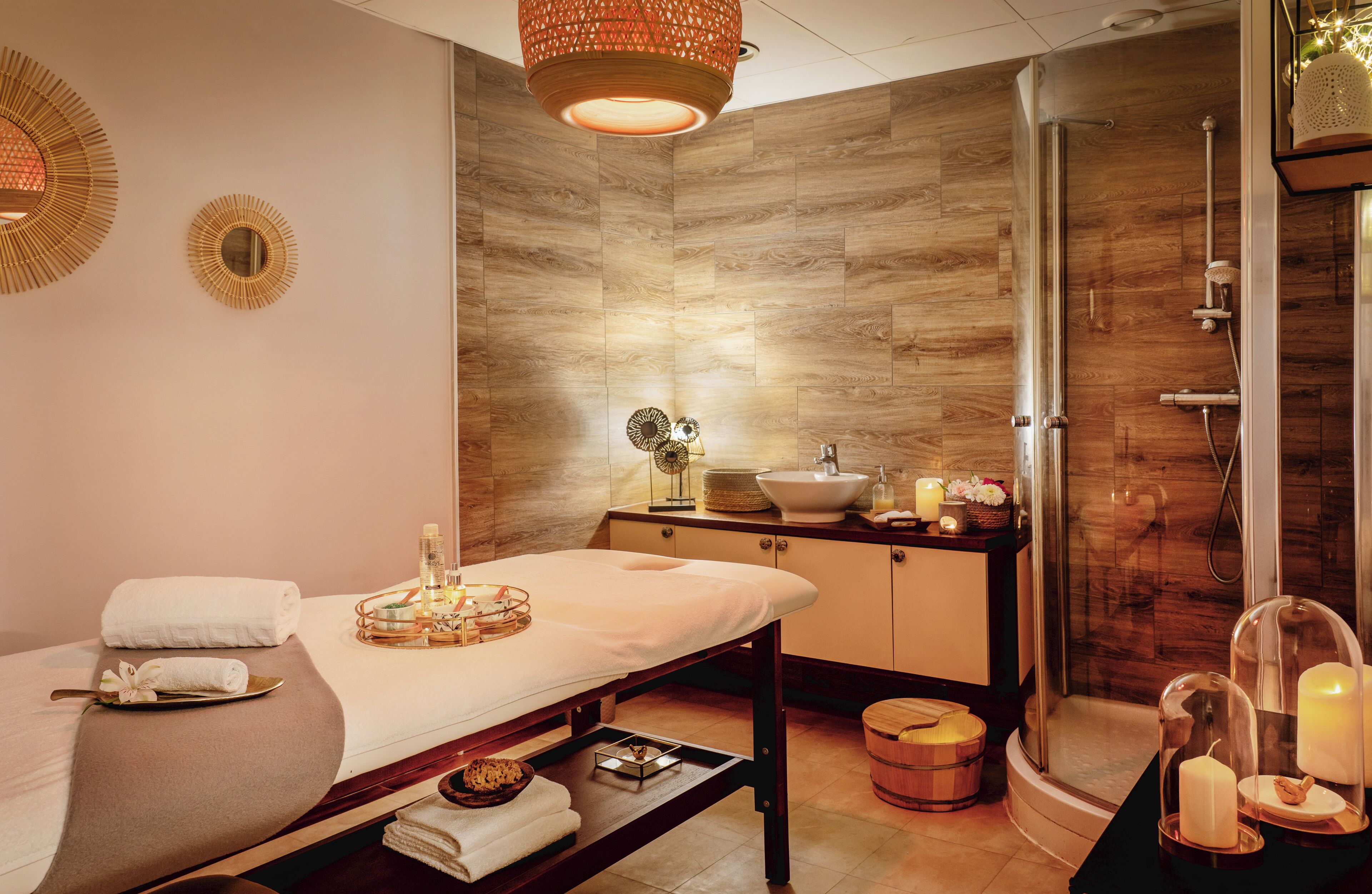 hot tub, turkish bath/hammam, body treatments, hydrotherapy