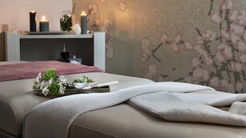 Een bubbelbad, een Turks bad/hammam, lichaamsbehandelingen