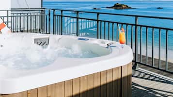 EXCEPTIONAL SUITE WITH PRIVATE WHIRLPOOL BATH SEA VIEW | 1 bedroom, premium bedding, in-room safe, desk