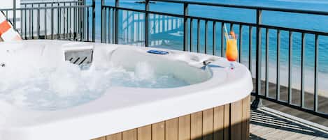 EXCEPTIONAL SUITE WITH PRIVATE WHIRLPOOL BATH SEA VIEW | 1 bedroom, premium bedding, in-room safe, desk