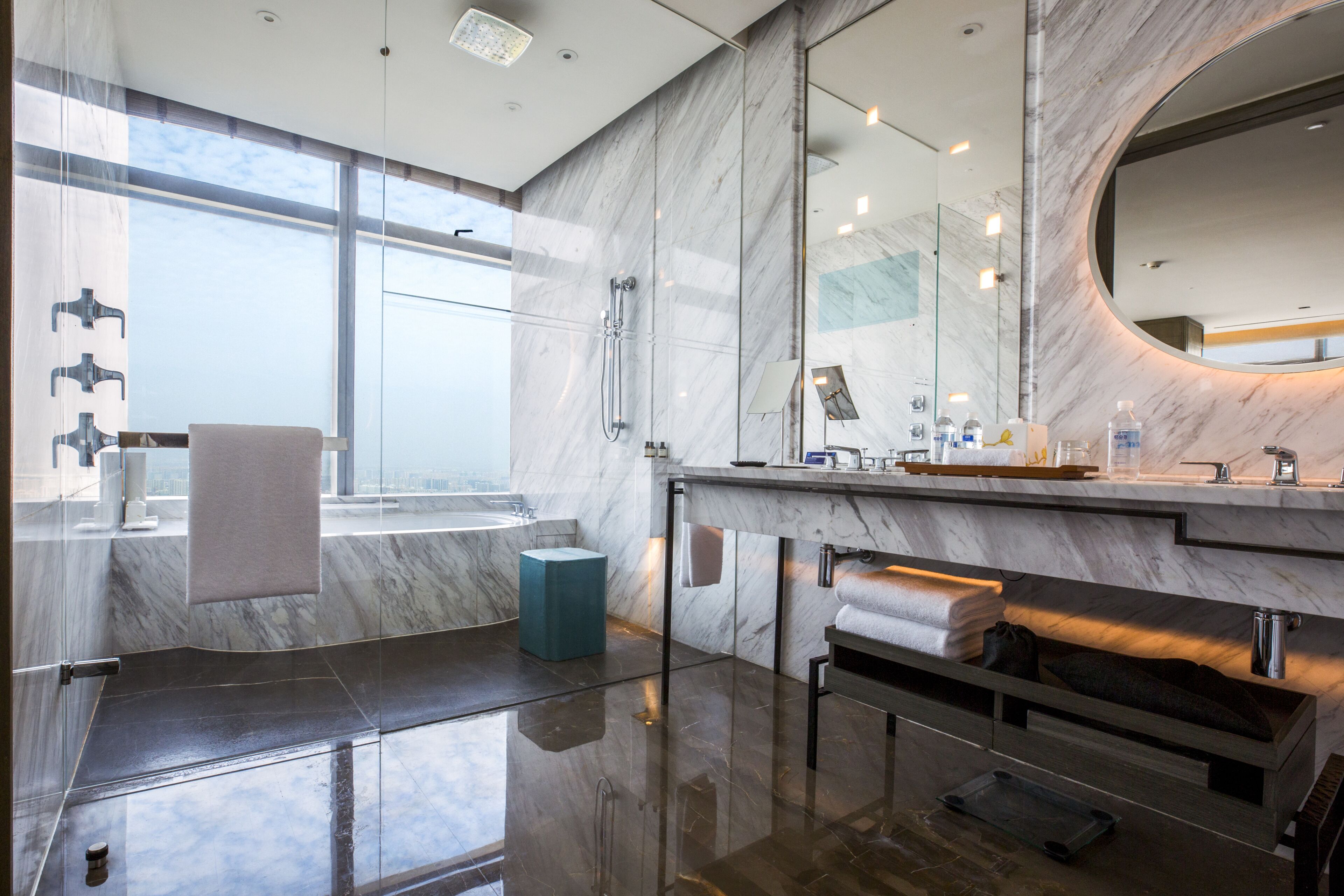 1 bedroom, premium bedding, minibar, in-room safe