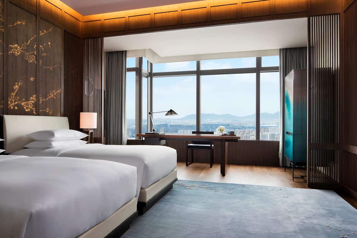 Kamer, 2 eenpersoonsbedden | 1 slaapkamer, luxe beddengoed, een minibar, een kluis op de kamer