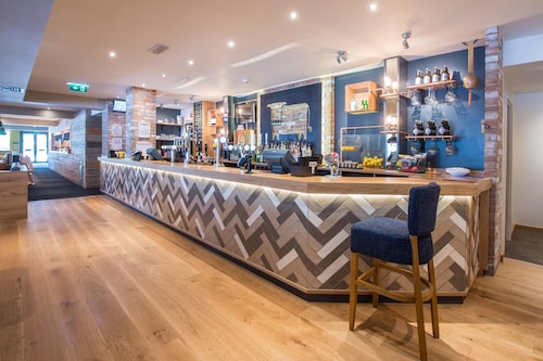 Premier Inn Farnborough Town Centre