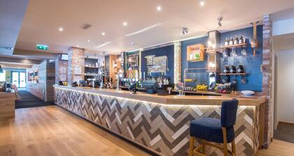 Premier Inn Farnborough Town Centre