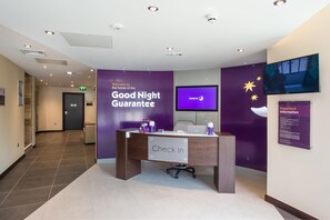 Reception - Premier Inn Farnborough Town Centre (Farnborough)