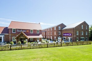 Exterior - Premier Inn Farnham (Farnham)