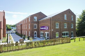Exterior - Premier Inn Farnham (Farnham)