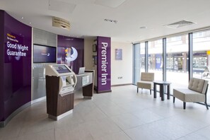 Reception - Premier Inn London Orpington (Orpington)
