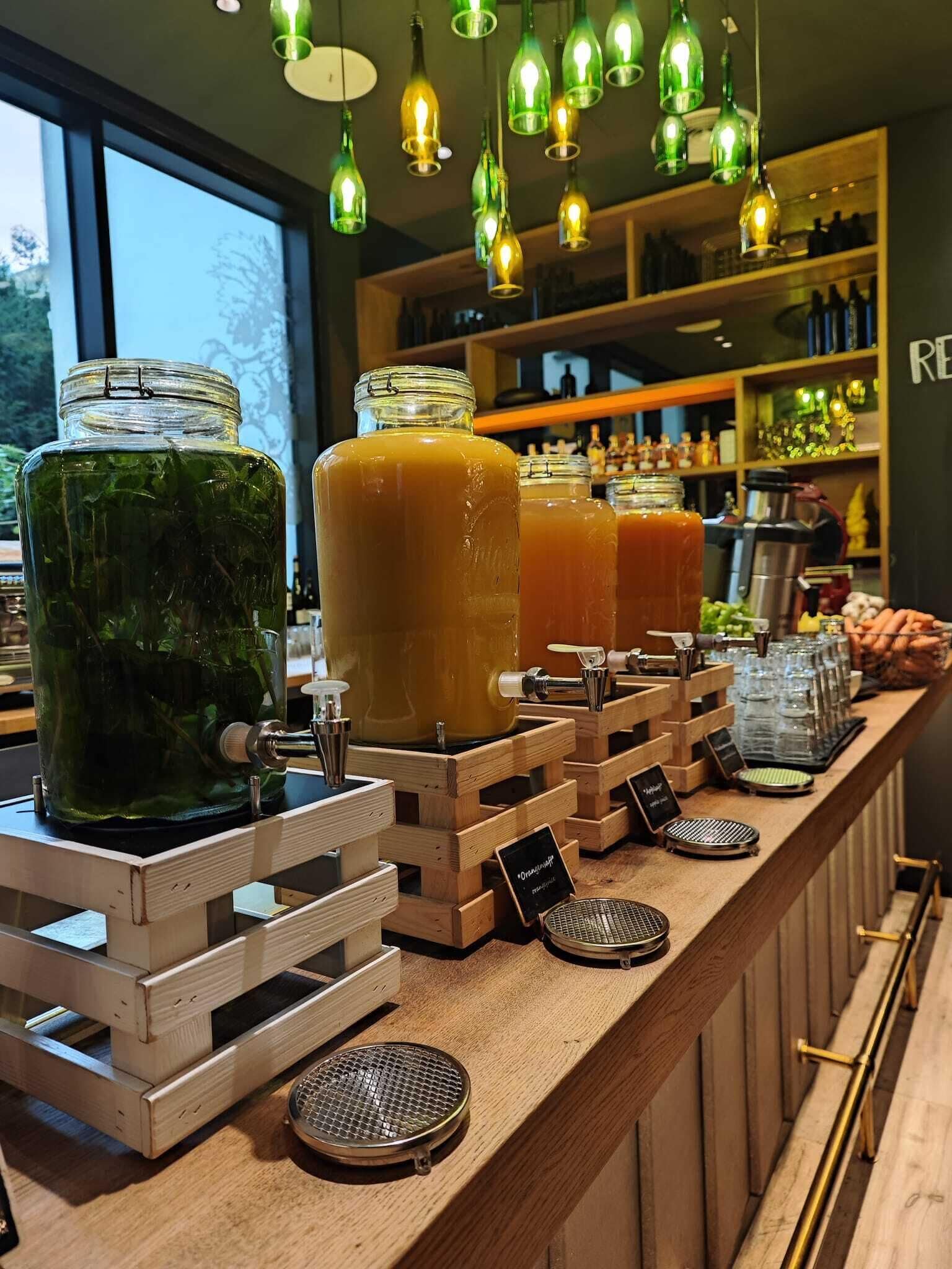 buffet breakfast on weekends (eur 25 per person)