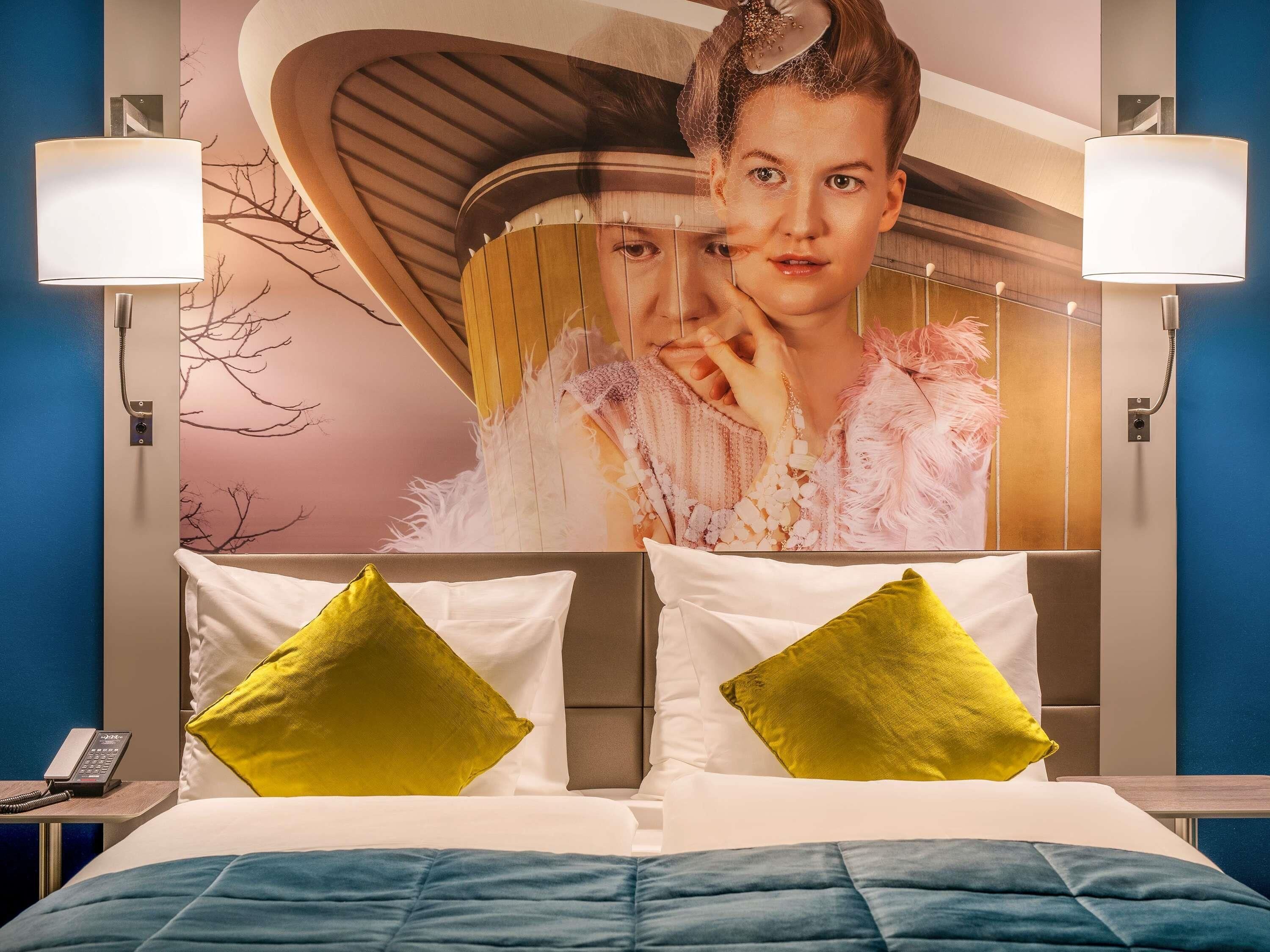 Standaard kamer, 1 queensize bed, toegankelijk voor mindervaliden (Accesible) | Hypoallergeen beddengoed, een minibar, een kluis op de kamer