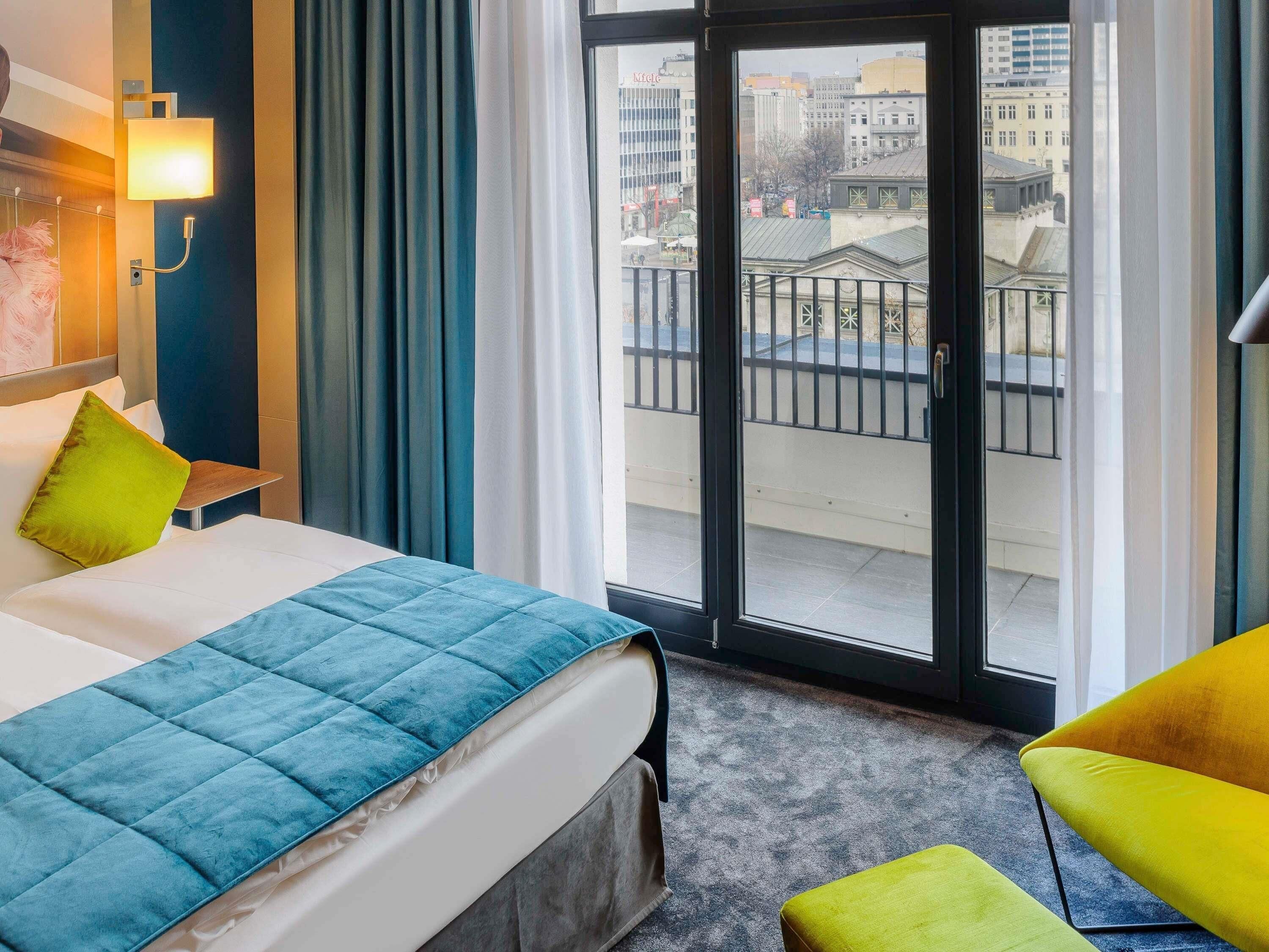 Kamar Superior, 1 Tempat Tidur Queen, balkon | Seprai antialergi, minibar, brankas, dan didekorasi berbeda-beda