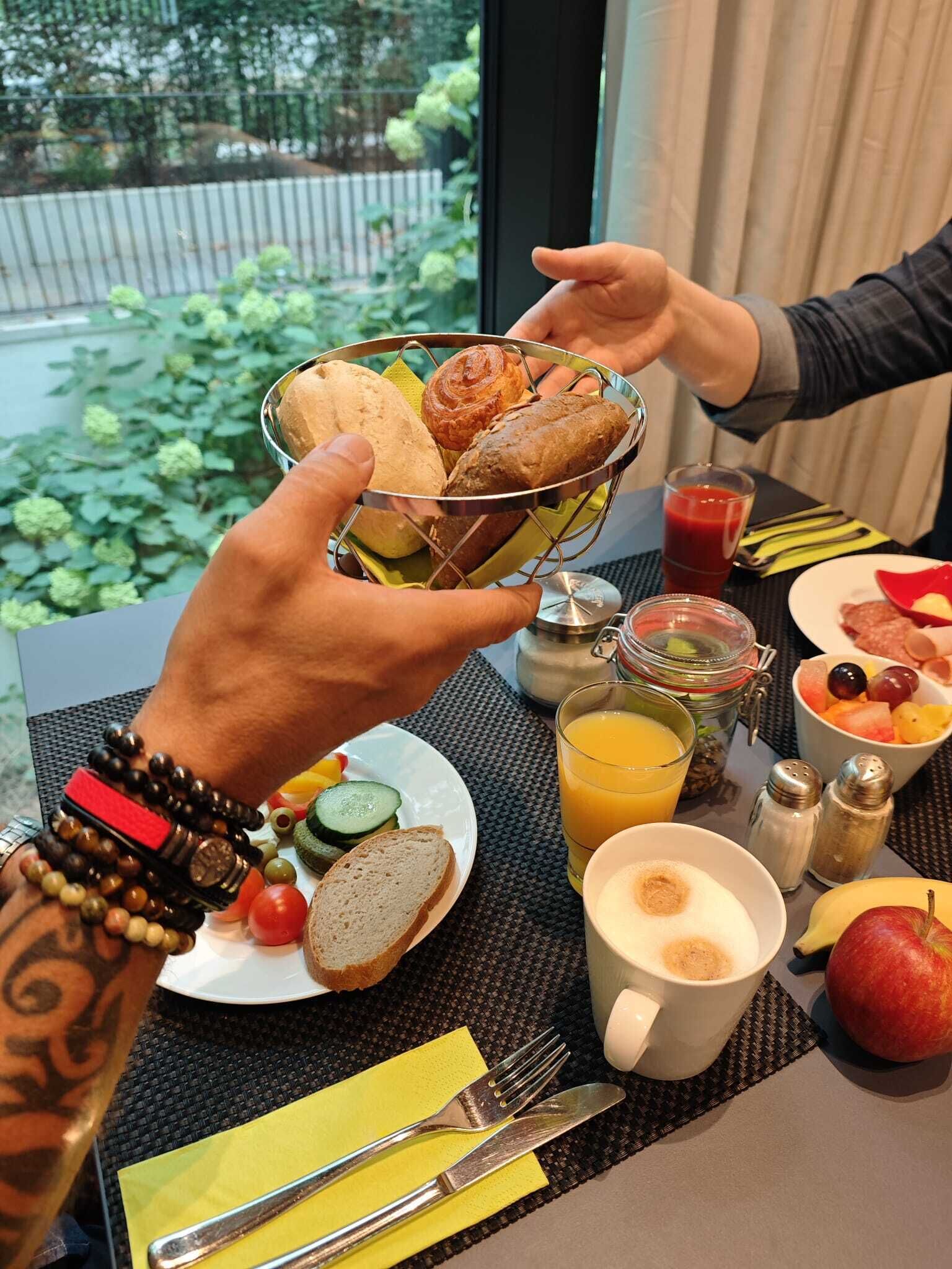 buffet breakfast on weekends (eur 25 per person)