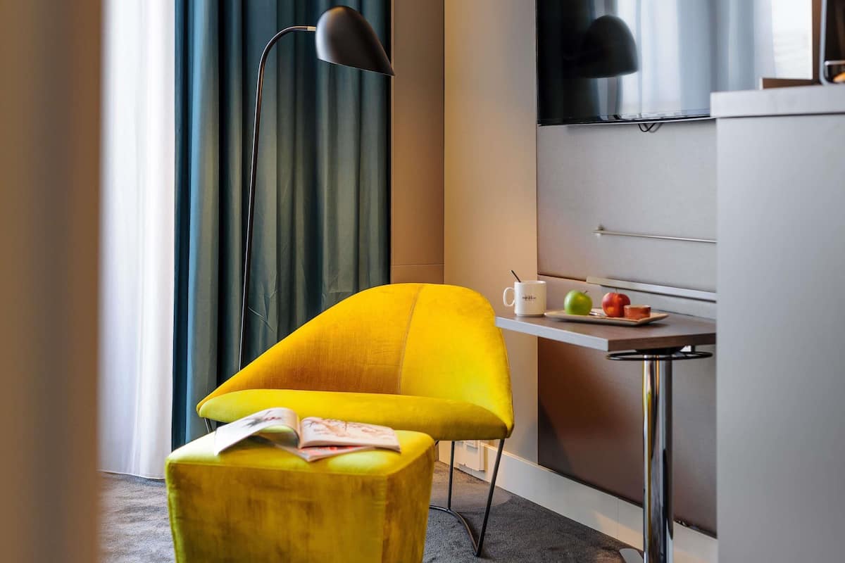 Habitación superior, 1 cama Queen size, vista a la ciudad | Ropa de cama hipoalergénica y minibar