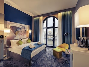 Literie hypoallergénique, minibar, coffres-forts dans les chambres