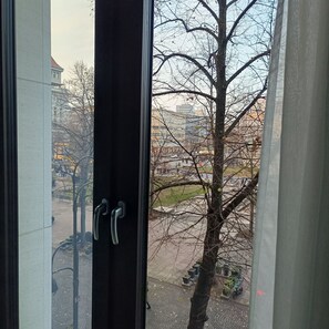 Superior Room, 1 Queen Bed, City View | City view