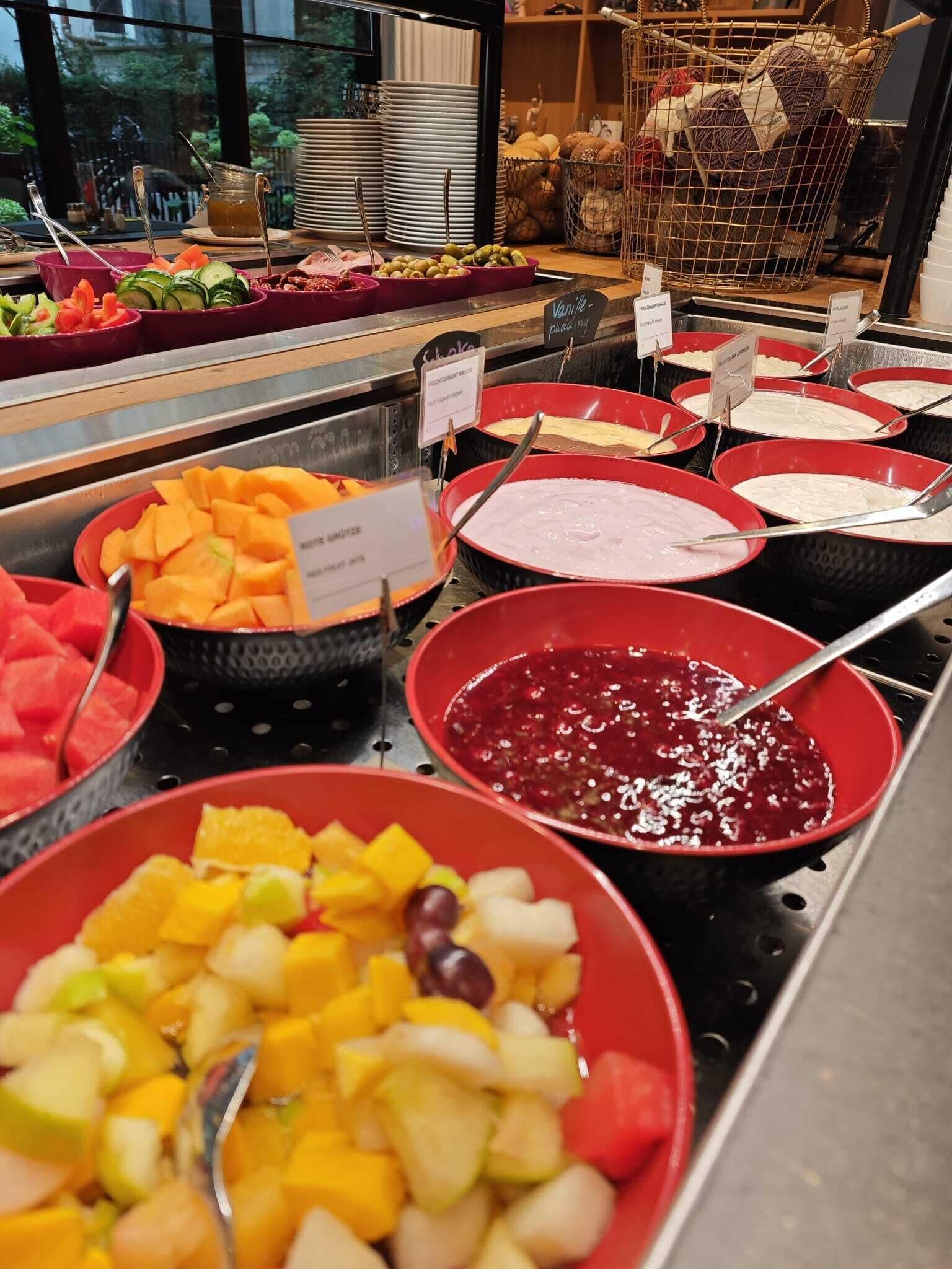 buffet breakfast on weekends (eur 25 per person)