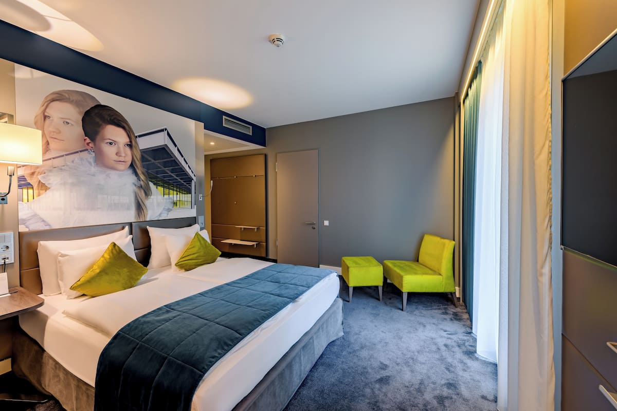 Camera Standard, 1 letto queen, accessibile ai disabili (Accesible) | Biancheria da letto ipoallergenica, minibar, una cassaforte in camera
