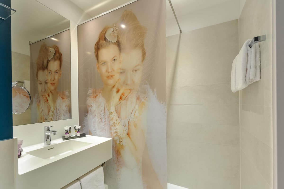 Hypo-allergenic bedding, minibar, in-room safe, individually decorated