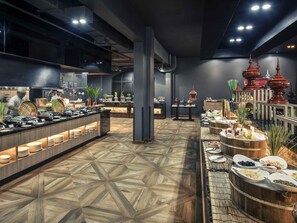 Déjeuner, dîner et souper servis sur place