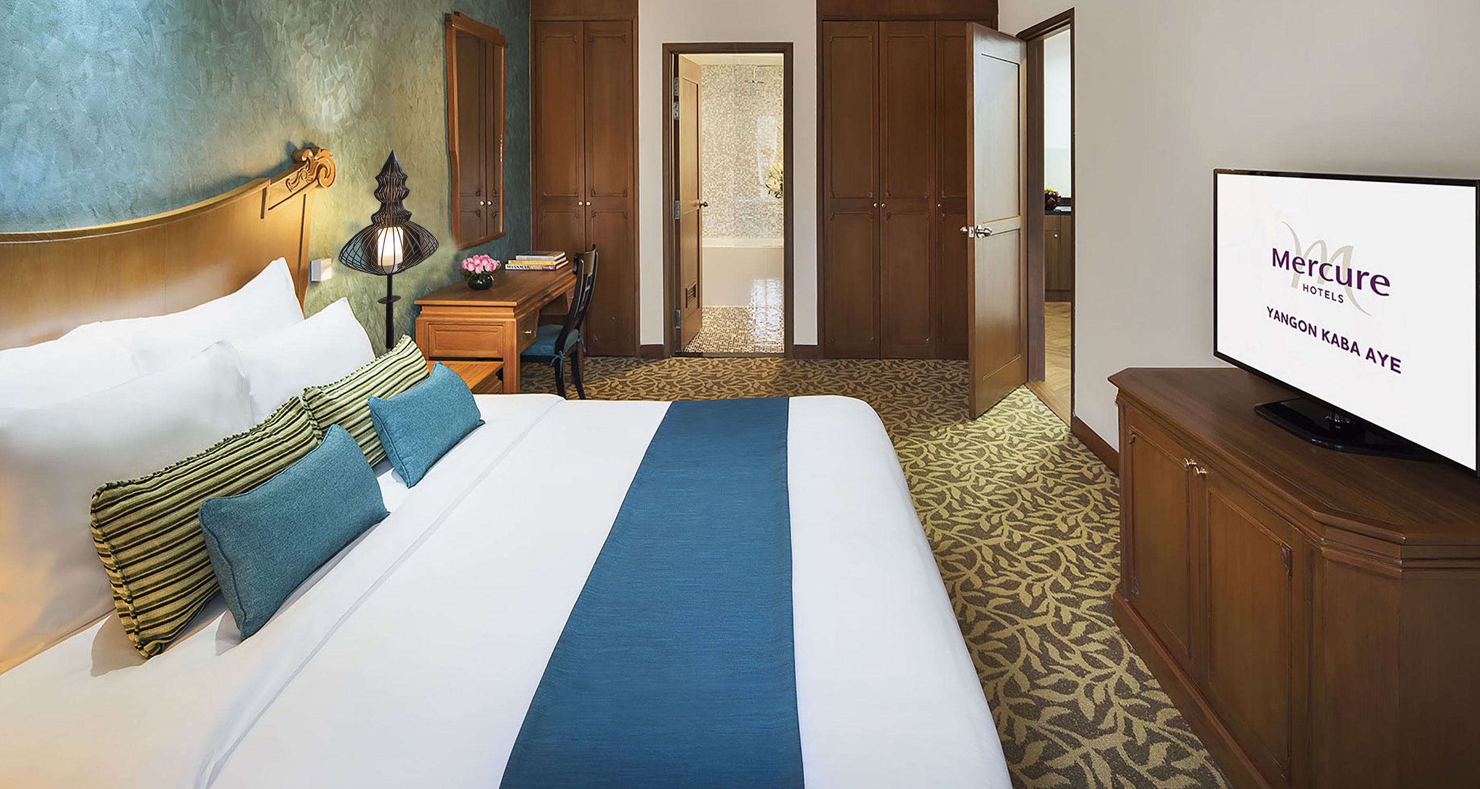 Room, 2 Bedrooms, Balcony | Hypo-allergenic bedding, minibar, in-room safe, desk