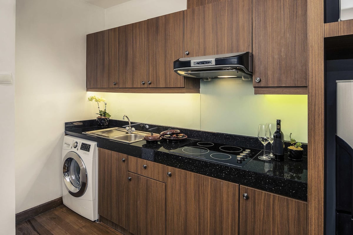 deluxe room, 1 bedroom, balcony (kitchenette) | 1 bedroom, hypo-allergenic bedding, minibar, in-room safe