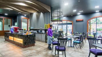 Colazione a buffet, servita tutte le mattine (12 USD a persona)