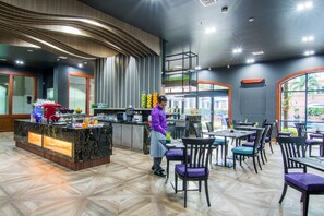 Daily buffet breakfast for a fee - Mercure Yangon Kaba Aye (Yangon)