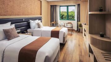 Habitación Deluxe, 1 cama de matrimonio grande | 1 dormitorio, ropa de cama hipoalergénica, minibar y caja fuerte