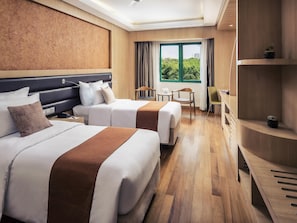 Deluxe Room, 1 King Bed | 1 bedroom, hypo-allergenic bedding, minibar, in-room safe