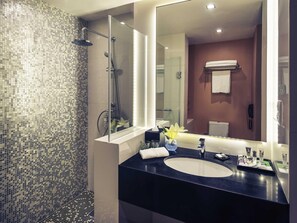 Ropa de cama hipoalergénica y minibar 