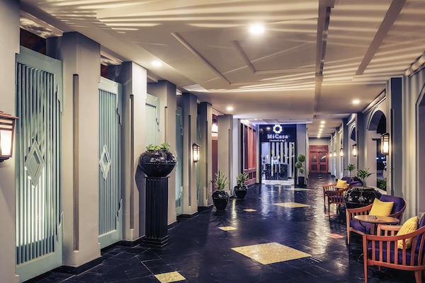 Breakfast, lunch and dinner served