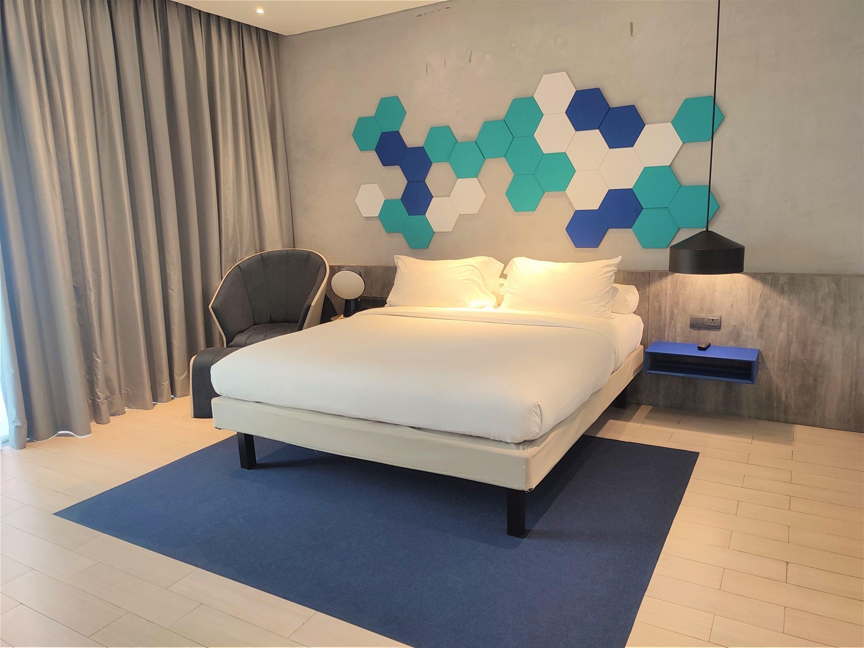 Junior Suite, 1 Queen Bed, Balcony