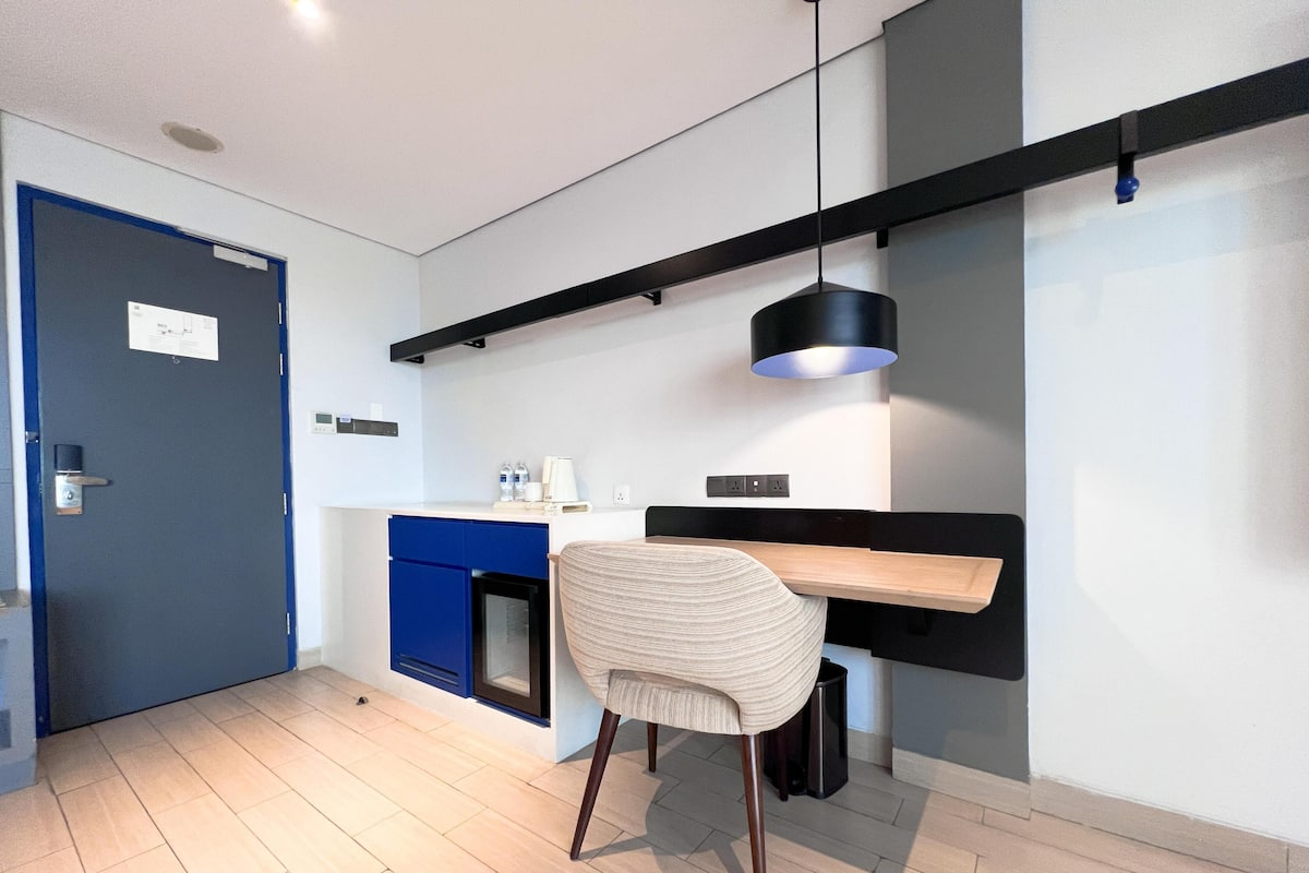 Junior Suite, 1 Queen Bed, Balcony | In-room safe, desk, rollaway beds, free WiFi