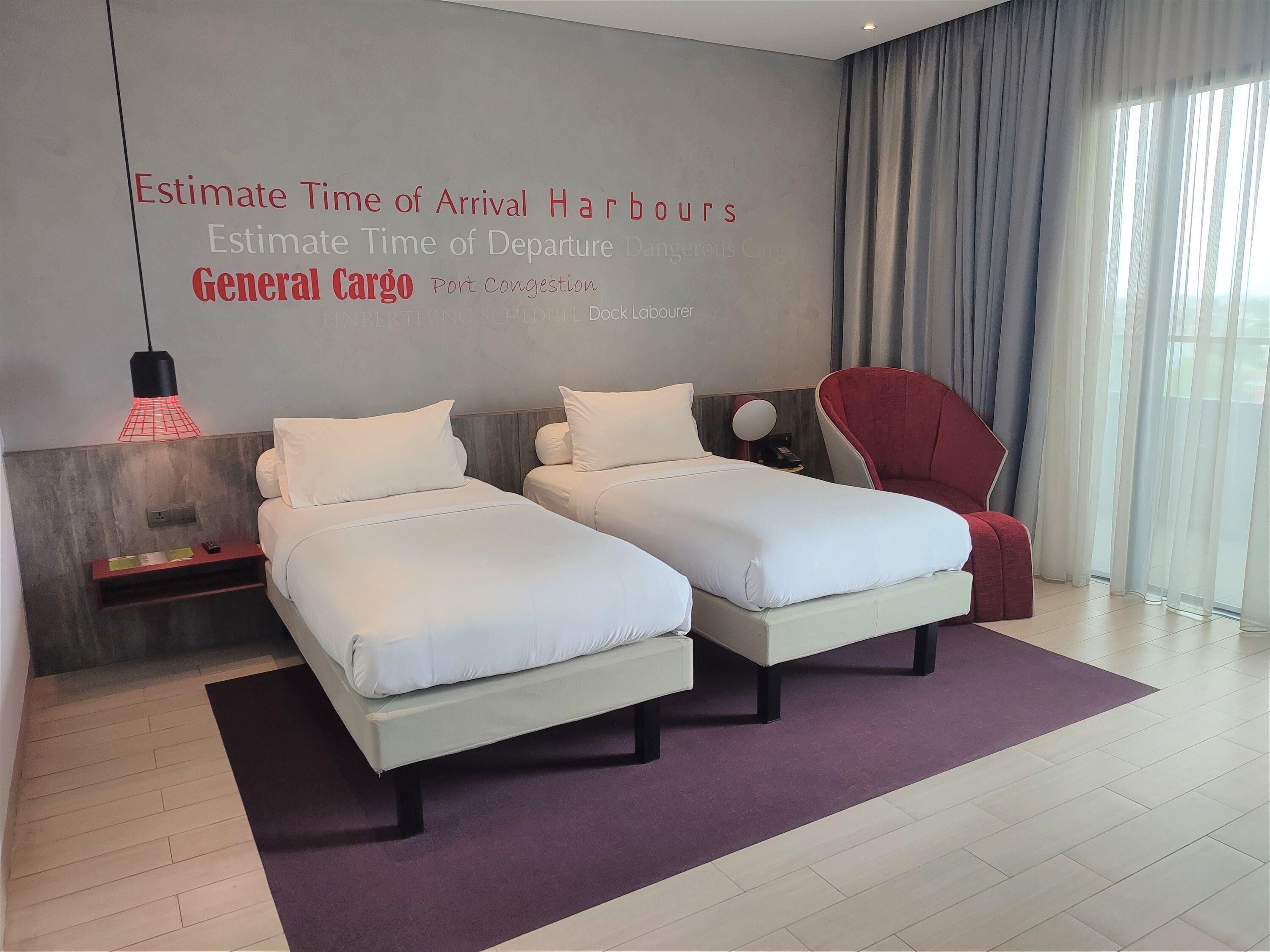 Junior Suite 1 Queen bed Balcony
