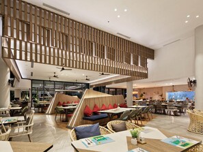 Lunch and dinner served, international cuisine - Ibis Styles Batam Nagoya (Batam)