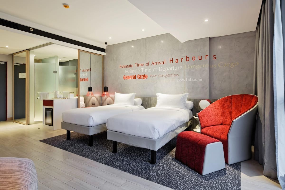 Superior-Zimmer, 2 Einzelbetten | Zimmersafe, Schreibtisch, Zustellbetten, kostenloses WLAN