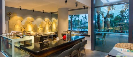 Bar junto a la piscina