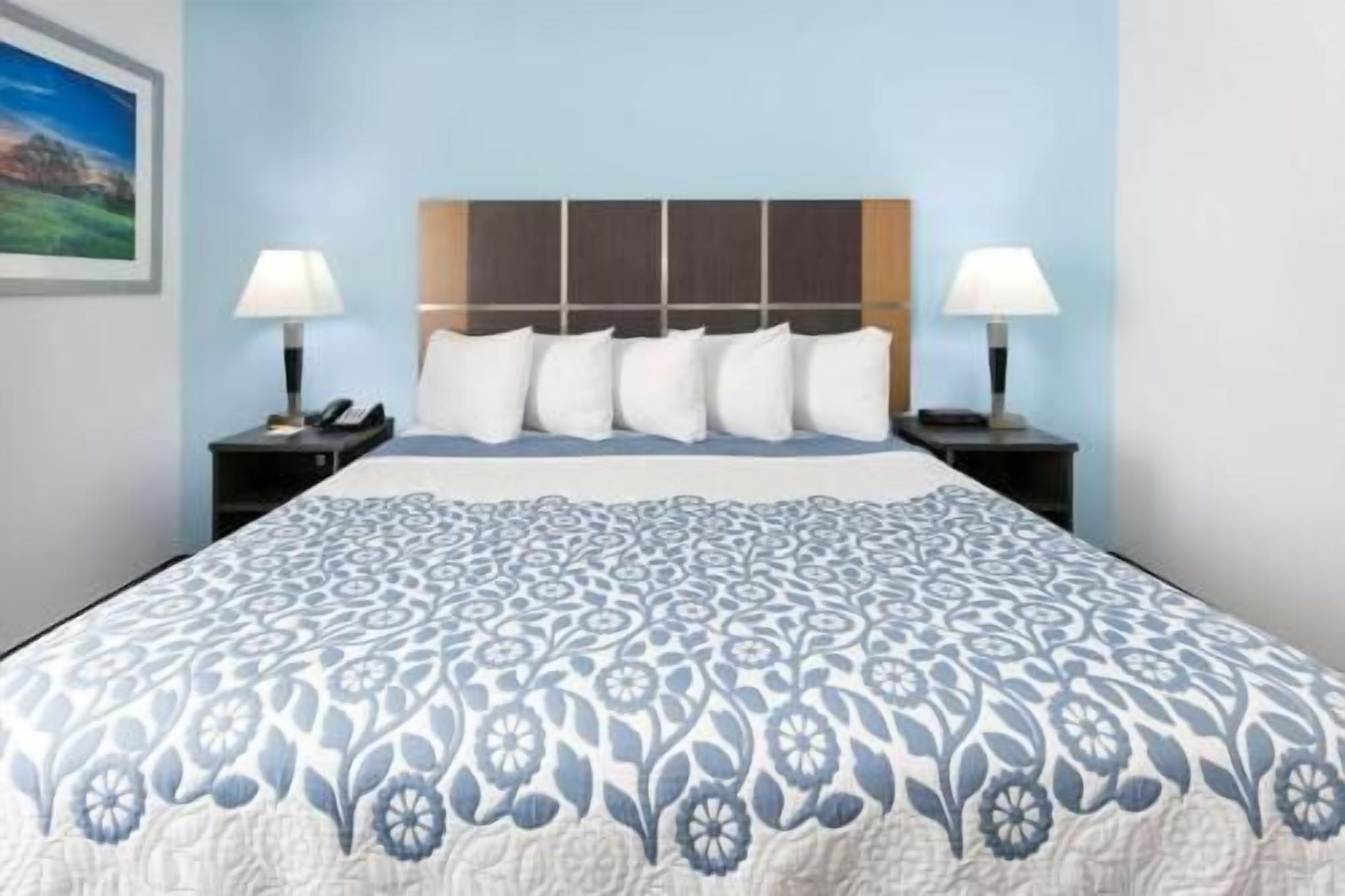 Escritorio, tabla de planchar con plancha y cunas gratuitas 
