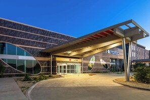 Exterior - Days Inn & Suites by Wyndham Lubbock Medical Center (Lubbock)