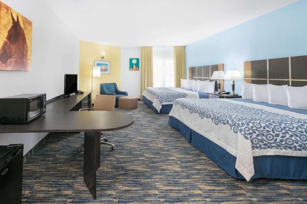 Escritorio, tabla de planchar con plancha y cunas gratuitas 