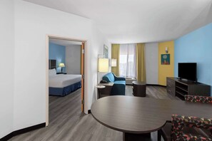 Desk, iron/ironing board, free cots/infant beds, rollaway beds - Days Inn & Suites by Wyndham Lubbock Medical Center (Lubbock)